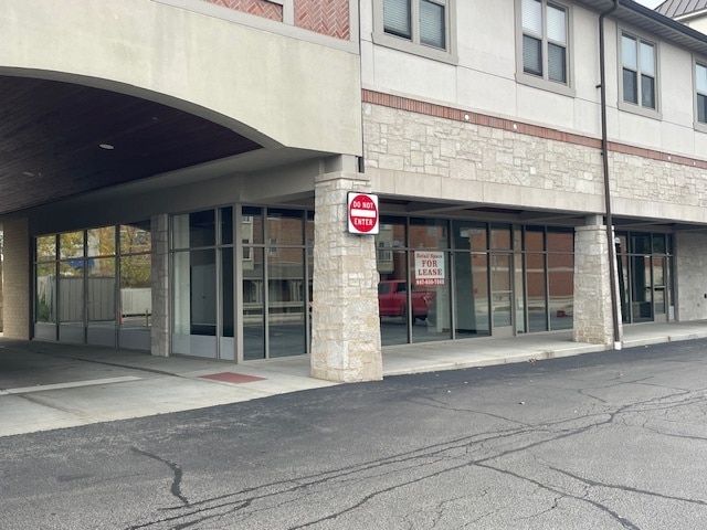 More Photos Of 19 E Irving Park Rd, Roselle Storefront For Lease