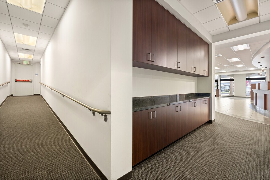 More Photos Of 2635 Wilshire Blvd, Santa Monica Bank For Lease