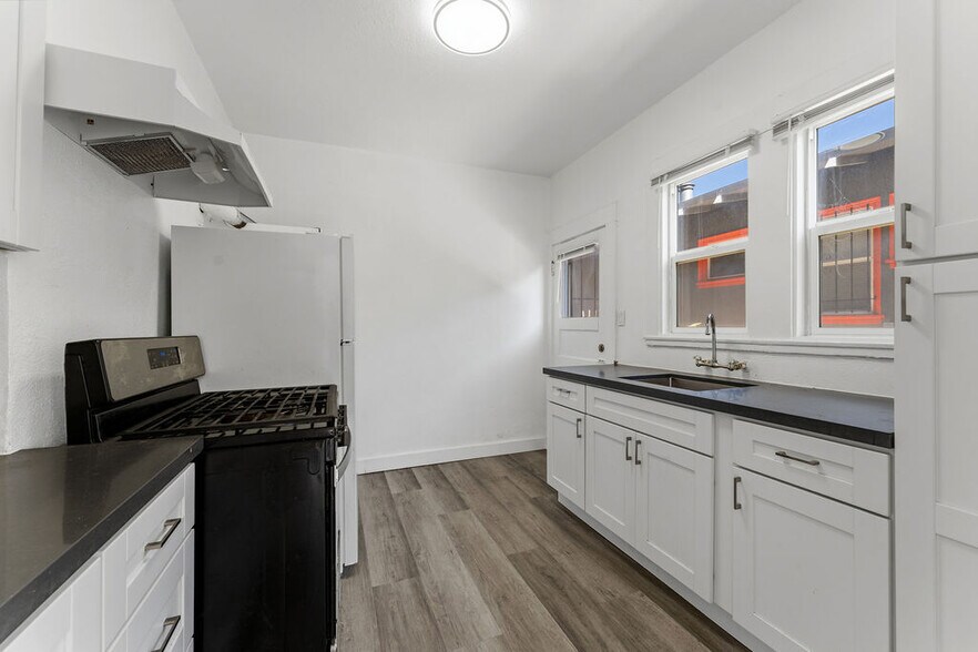 More Photos Of 646 42nd, Oakland Apartments For Sale