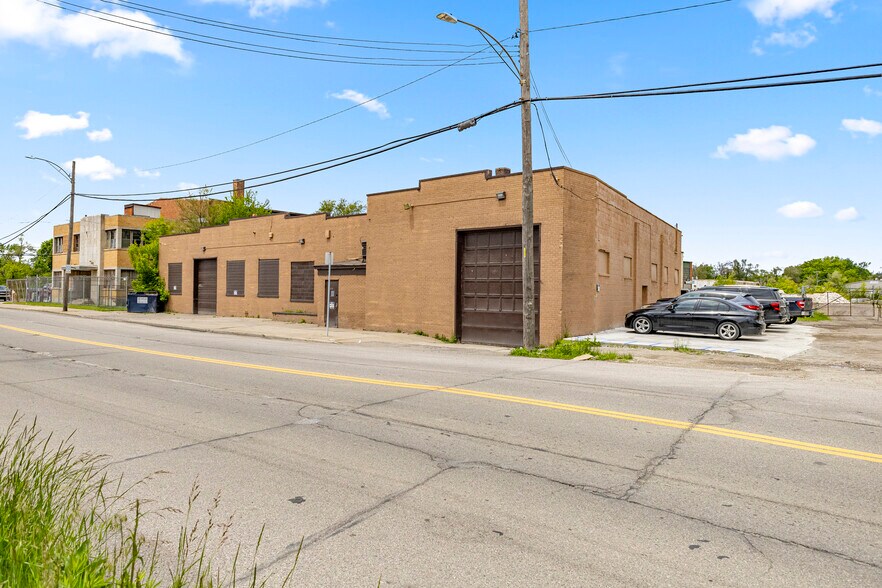 More Photos Of 12950 Lyndon Ave, Detroit Warehouse For Lease