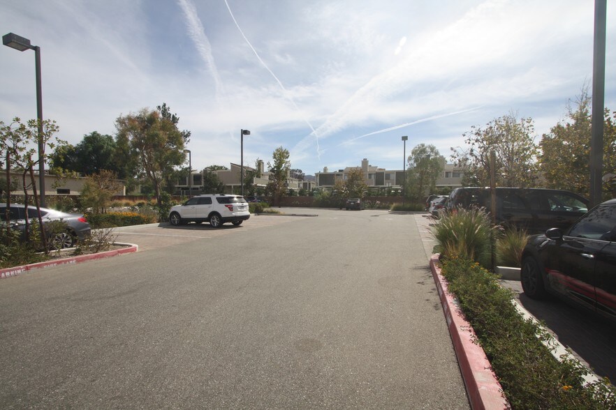 More Photos Of 19034-19042 Soledad Canyon Rd, Santa Clarita Medical For Lease