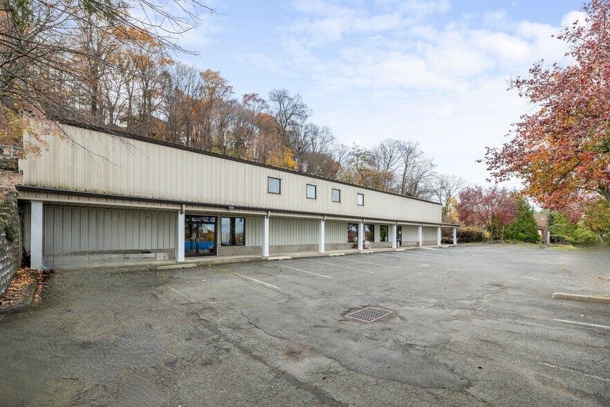 More Photos Of 1190 Pompton Ave, Cedar Grove General Retail For Lease