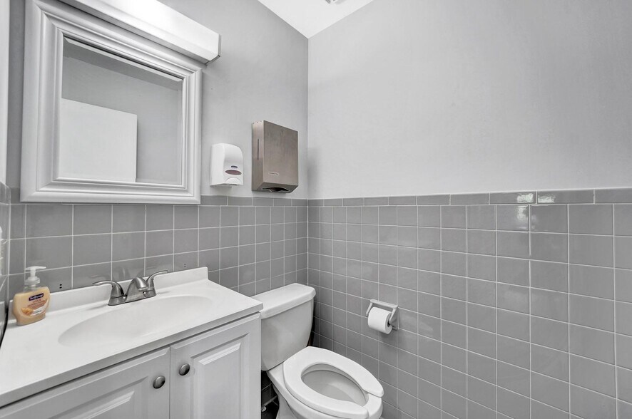 More Photos Of 3630 Hill Blvd, Yorktown Medical For Sale