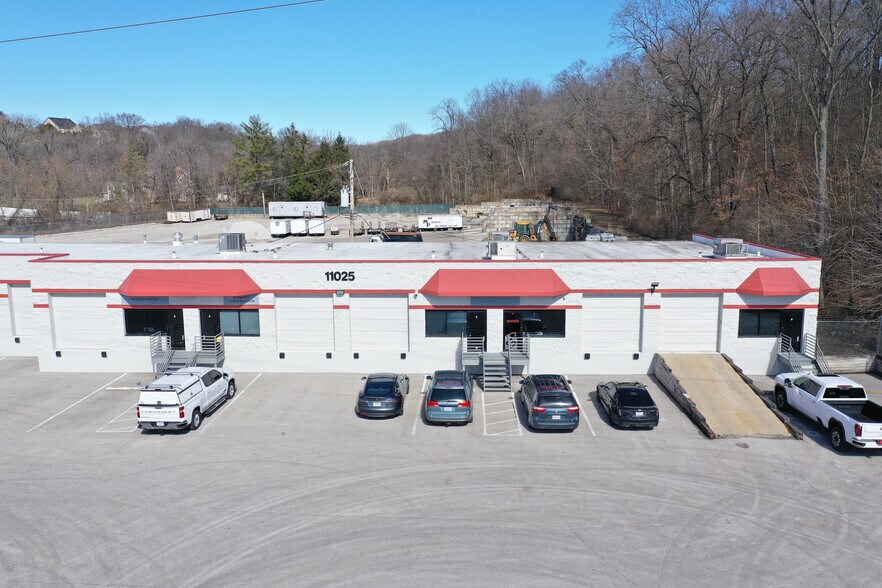More Photos Of 11017-11037 Gravois Industrial Ct, Saint Louis Warehouse For Lease