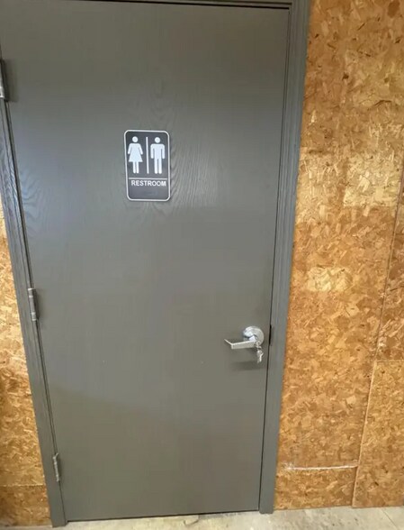 More Photos Of 633 1st Ave, Monroe Showroom For Sale