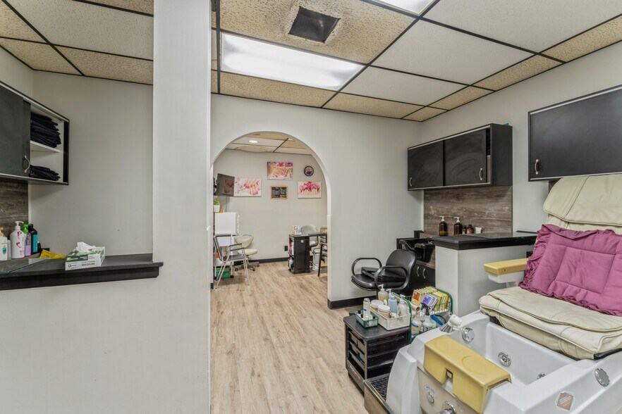 More Photos Of 917 Hempstead Tpke, Franklin Square Storefront For Sale