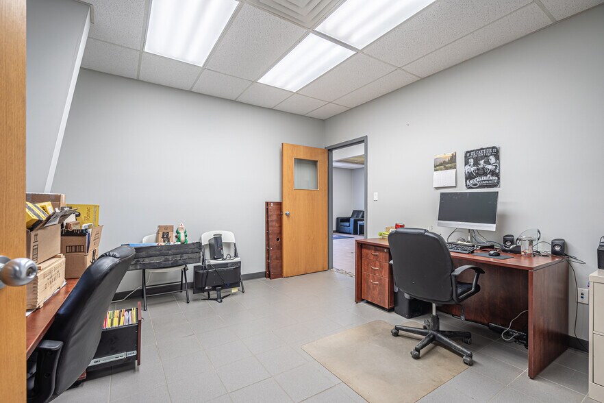 More Photos Of 6006 53 Av, Lloydminster Warehouse For Sale