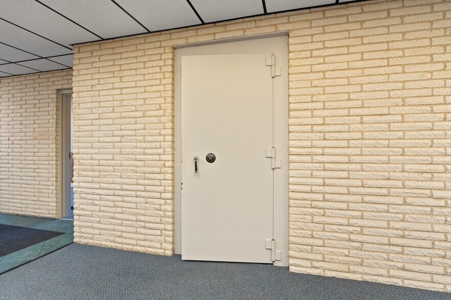 More Photos Of 24 E Linden Ave, Miamisburg Medical For Sale