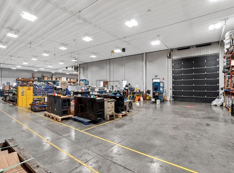 More Photos Of 425 Boul Ford, Châteauguay Manufacturing For Sale
