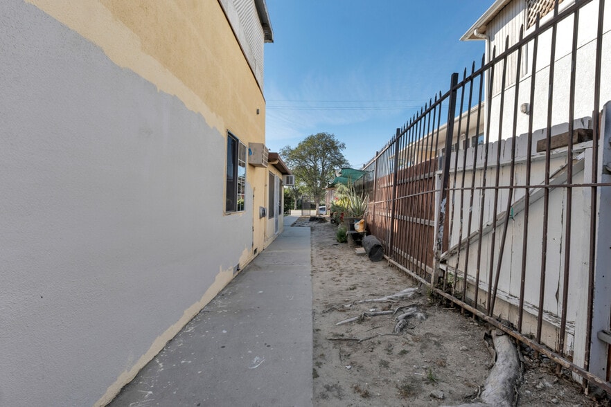 More Photos Of 17945 Roscoe Blvd, Northridge Apartments For Sale
