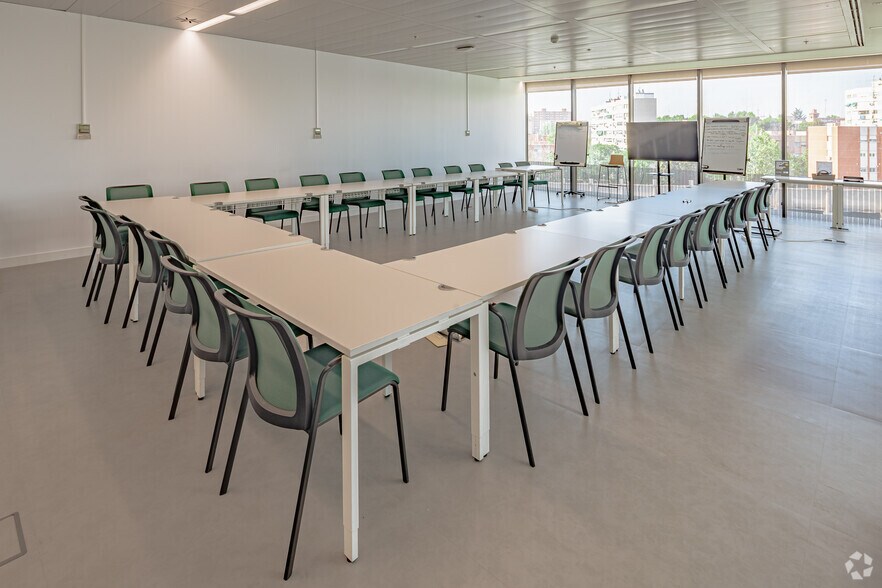 More Photos Of 1 Calle Vía de los Poblados, Madrid Coworking Space