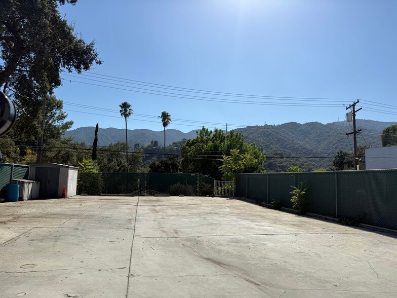 More Photos Of 3202 Honolulu Ave, La Crescenta Land For Lease