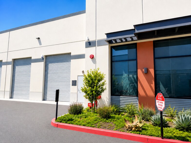 More Photos Of 865 Cochran St, Simi Valley Warehouse For Sale