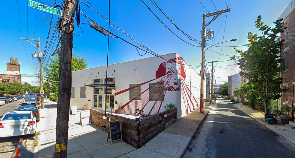 More Photos Of 2011 Amber St, Philadelphia Restaurant For Lease