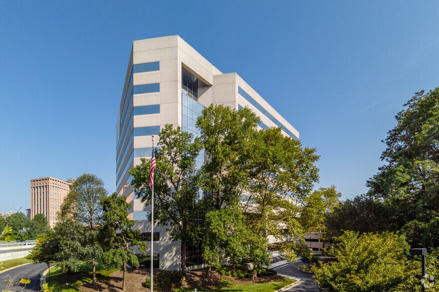 More Photos Of 2000 Corporate Ridge Rd, McLean Office For Lease
