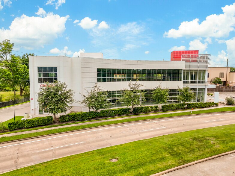 More Photos Of 1140 Enclave Pky, Houston Medical For Sale