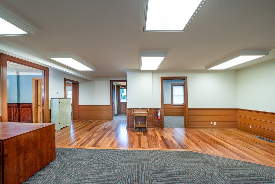 More Photos Of 35 Main St, Scottsville Office For Sale