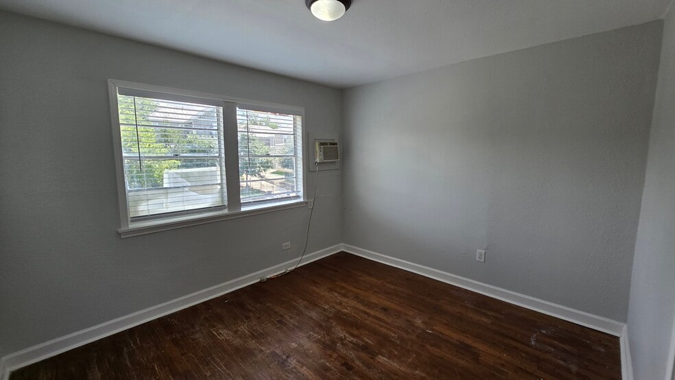 More Photos Of 261 Claremont Ave, San Antonio Multifamily For Sale