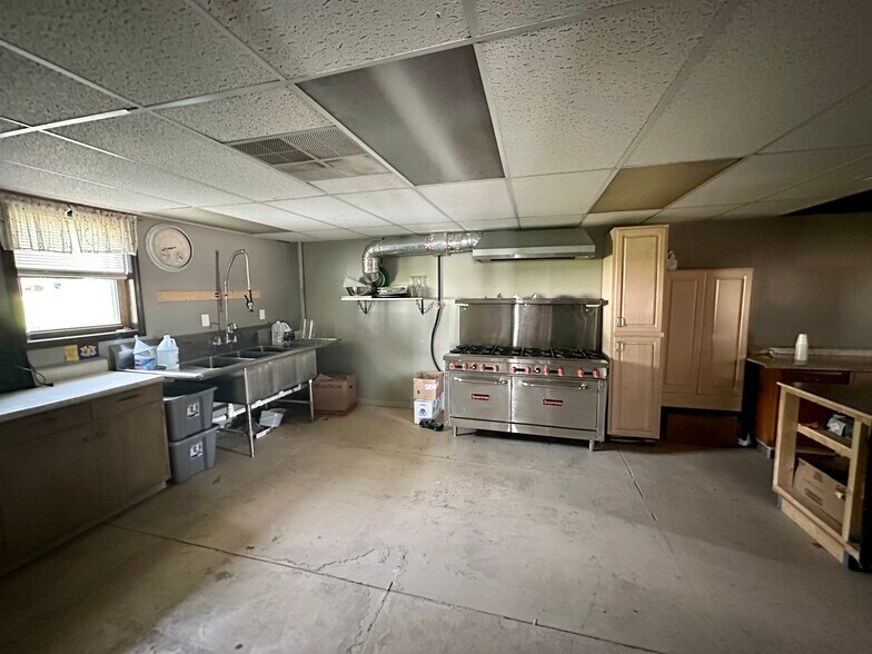 More Photos Of 1312 Broadway, Marysville Freestanding For Sale