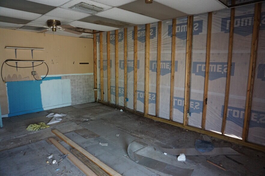 More Photos Of 870 Buttonwood Dr, Fort Myers Beach Distribution For Sale