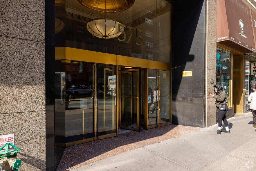 More Photos Of 575 8th Ave, New York Office For Lease