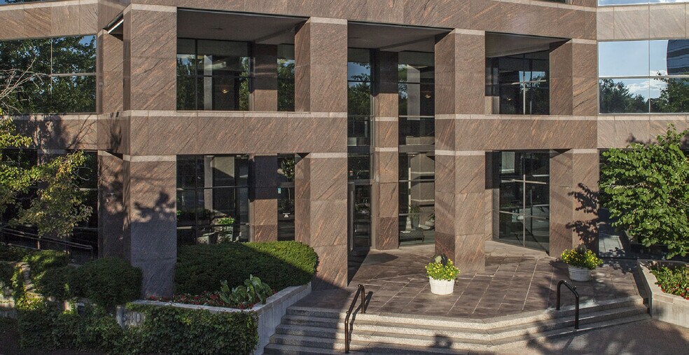 More Photos Of 520 Maryville Centre Dr, Town and Country Unknown For Lease