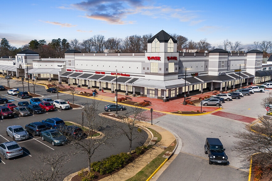More Photos Of 12100-12220 W Fairfax Towne Center, Fairfax Unknown For Lease