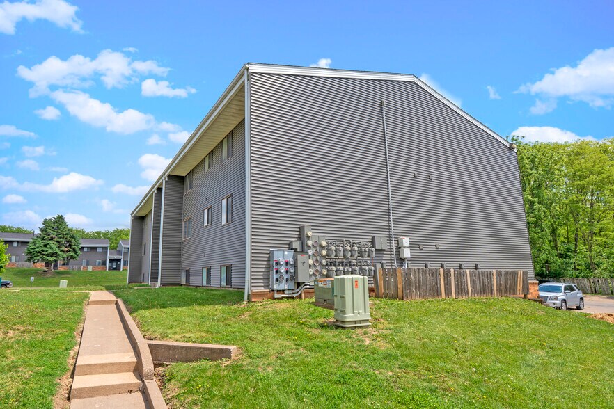 More Photos Of 7118 Hillandale Rd, Davenport Apartments For Sale