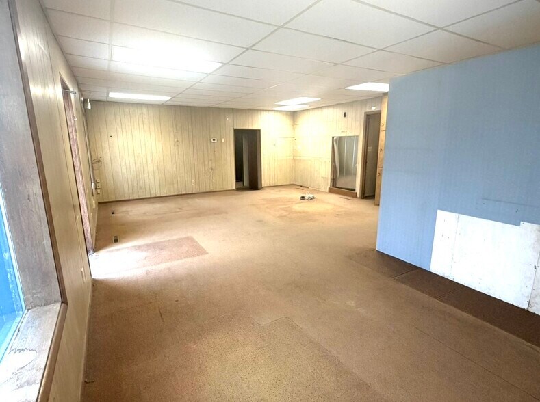 More Photos Of 217 E 8th St, Cozad Flex For Sale