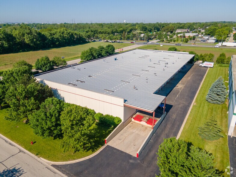 More Photos Of 32-50 E Montrose Dr, Romeoville Warehouse For Lease