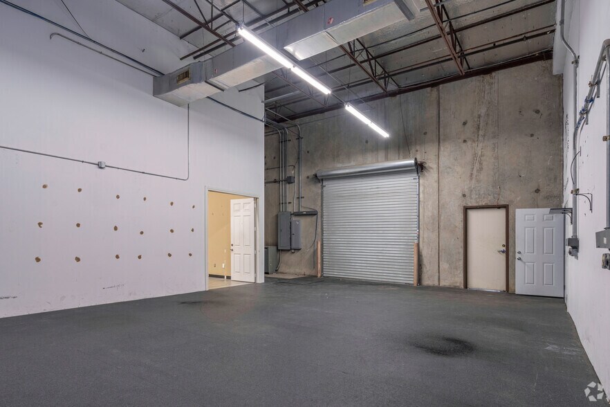 More Photos Of 15603 W Hardy Rd, Houston Unknown For Lease