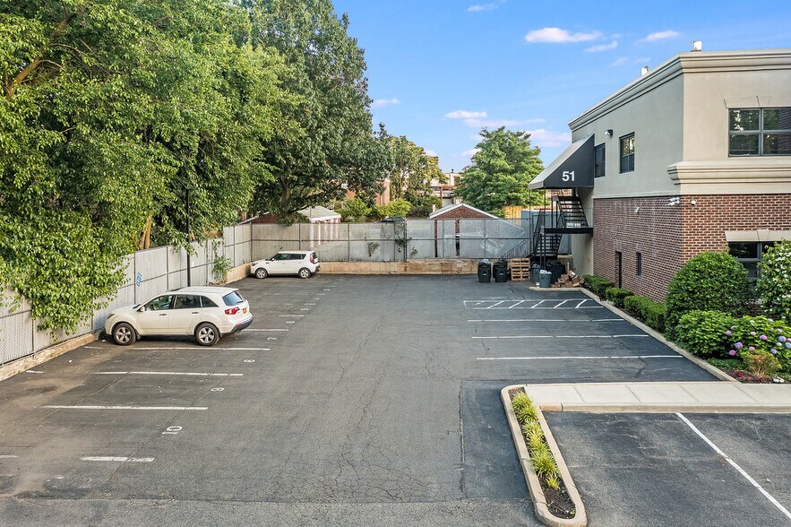 More Photos Of 51 Charles St, Mineola Office For Lease