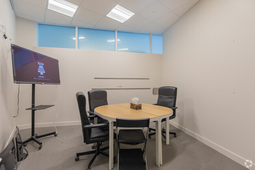 More Photos Of 55 Commerce Valley Dr W, Markham Unknown For Lease