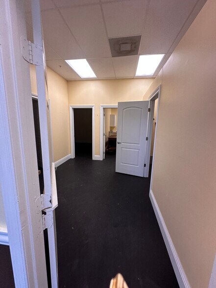 More Photos Of 7785 Davis Blvd, Naples Unknown For Lease