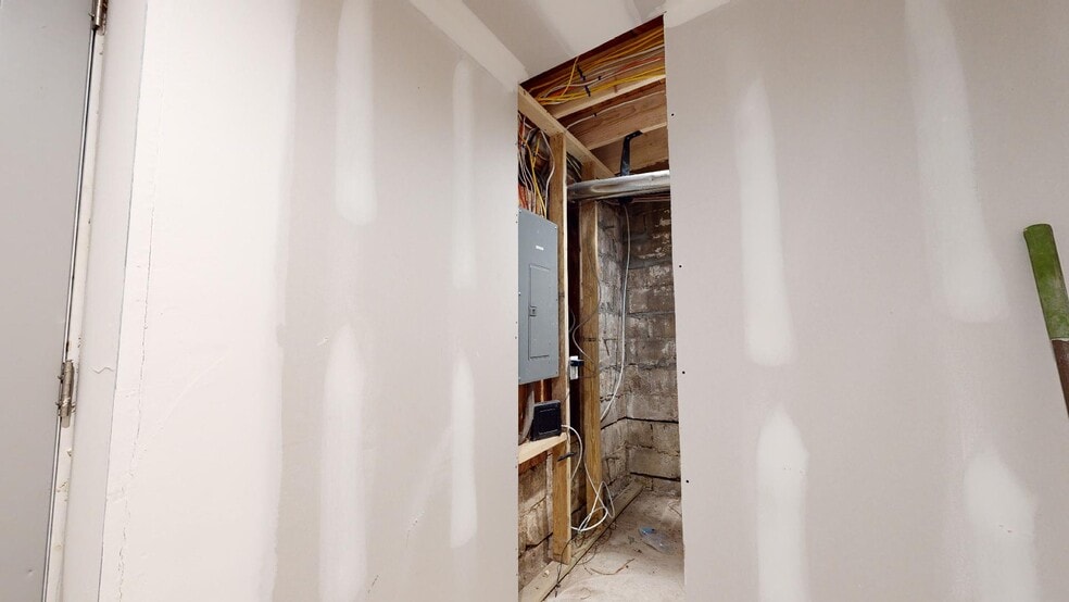 More Photos Of 1030 Hollins St, Baltimore Storefront Retail Office For Lease