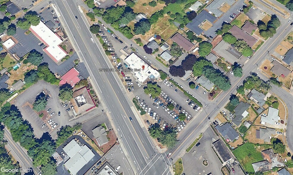 More Photos Of 19120 SE Mcloughlin Blvd, Portland Auto Dealership For Lease