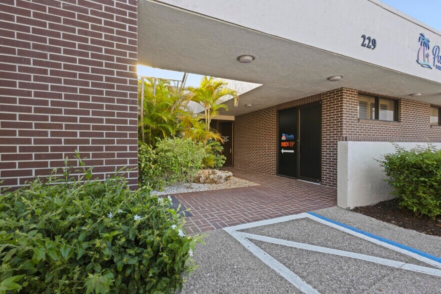 More Photos Of 227-233 Nokomis Ave, Venice Office For Sale