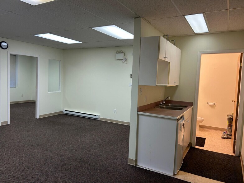 More Photos Of 8988 Fraserton Ct, Burnaby Warehouse For Sale