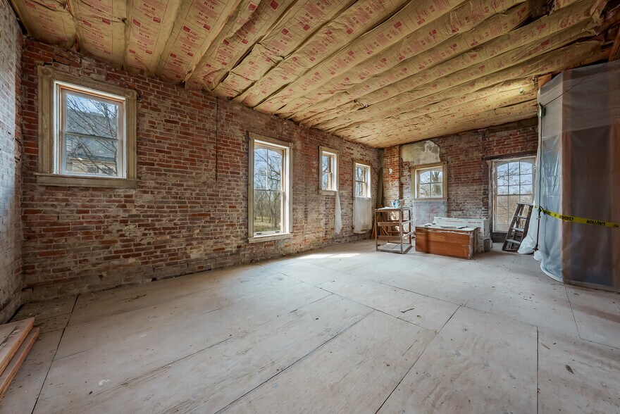 More Photos Of 809 Hall St, Saint Joseph Hospitality For Sale