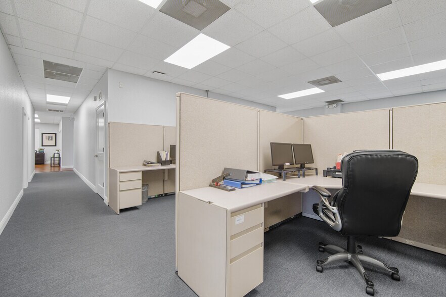 More Photos Of 6812 W Linebaugh Ave, Tampa Medical For Sale