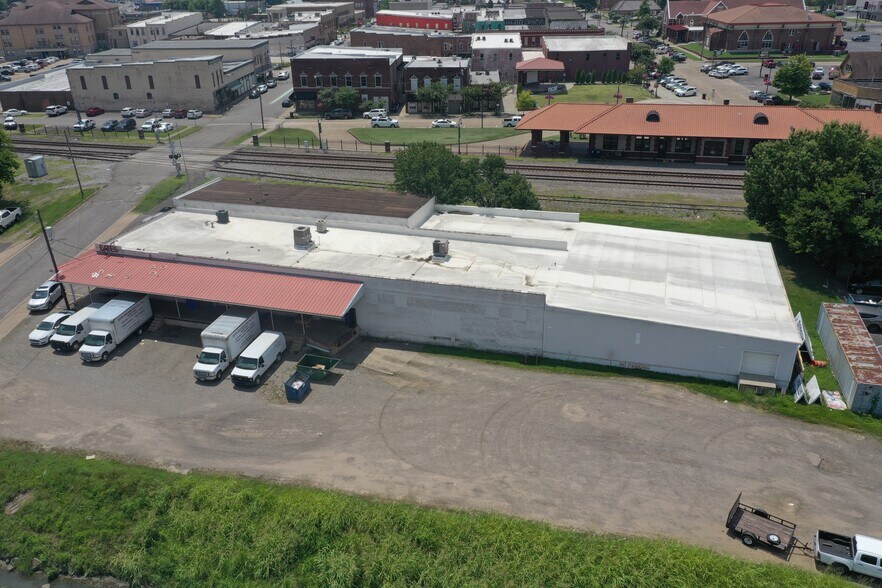 More Photos Of 301 N Commerce Ave, Russellville Warehouse For Sale