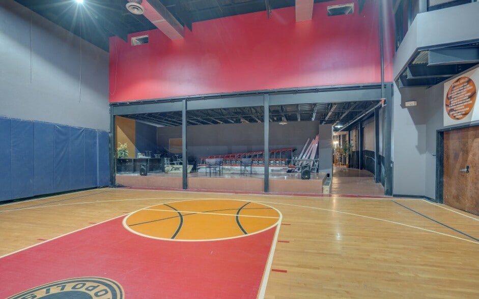 More Photos Of 1130 W Trinity Mills Rd, Carrollton General Retail For Sale