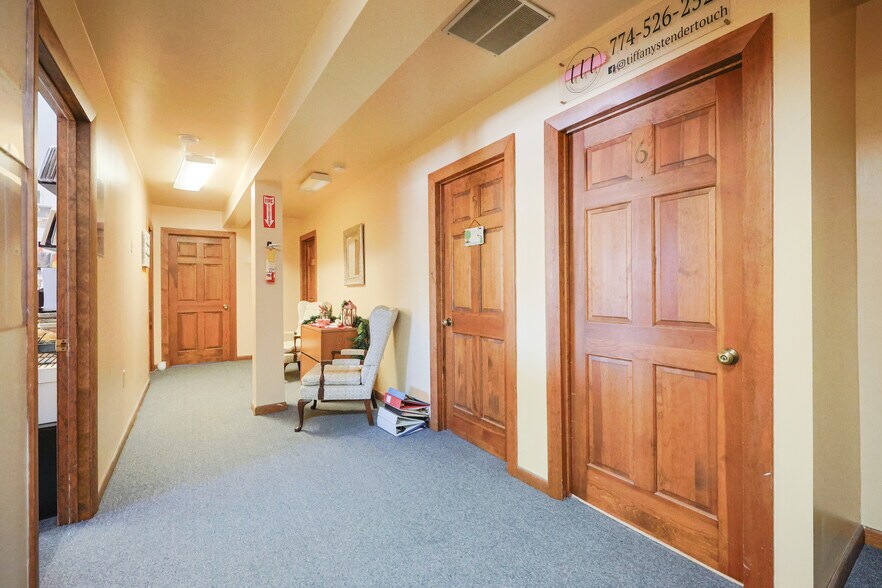 More Photos Of 310-312 Wilbur Ave, Swansea Office For Lease