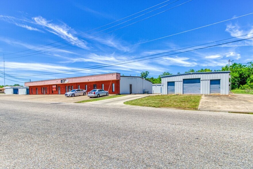 More Photos Of 1112 Singleton Dr, Selma Self Storage For Lease