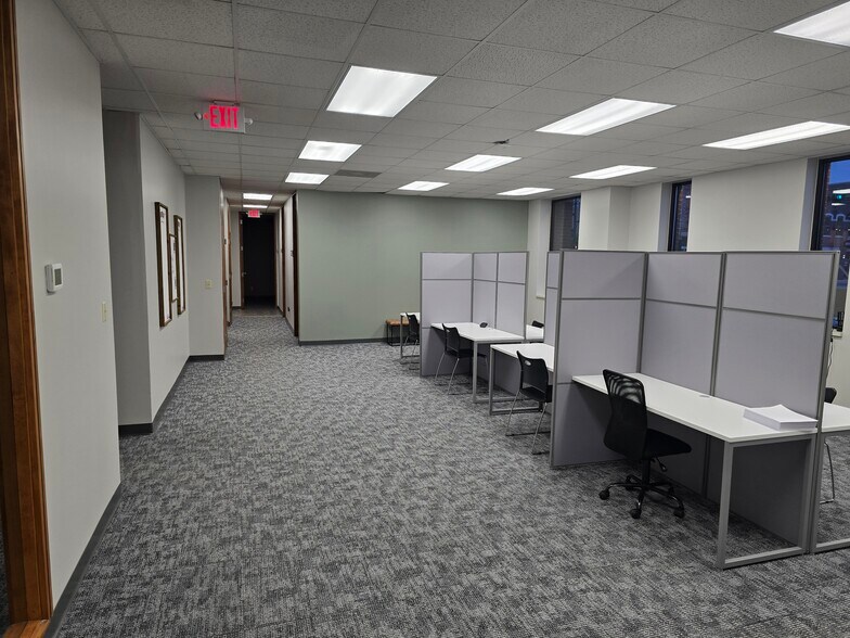 More Photos Of 317 W Walnut St, Green Bay Office For Lease