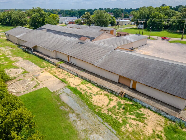 More Photos Of 800 S Wilson Ave, Dunn Industrial For Lease