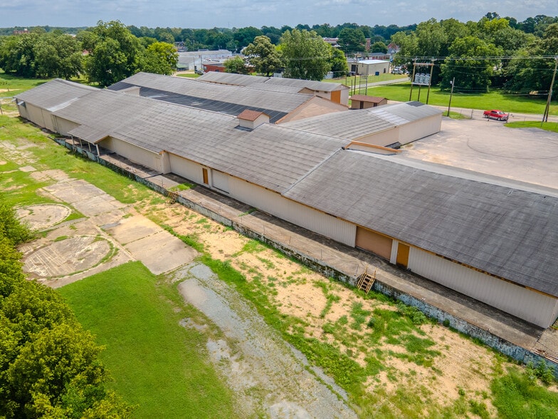 More Photos Of 800 S Wilson Ave, Dunn Industrial For Lease