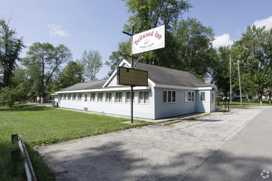 Primary Photo Of 5575 Paw Paw Lake Rd, Coloma Restaurant For Sale