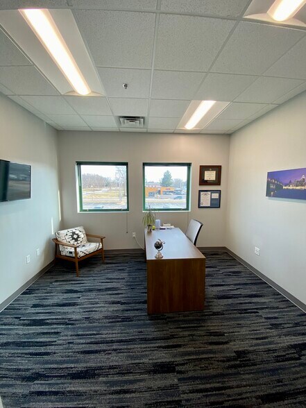 More Photos Of 808-812 Lyndon Ln, Louisville Unknown For Lease