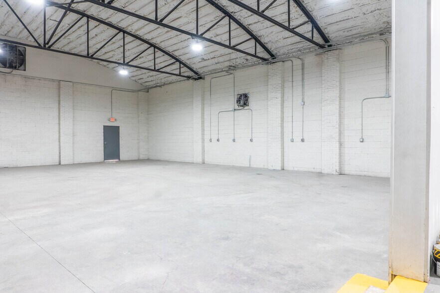 More Photos Of 122 Atando Ave, Charlotte Service For Lease